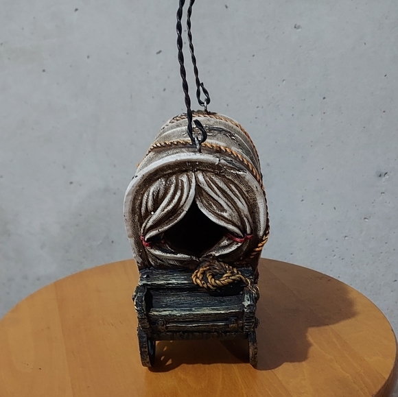 Stagecoach Birdhouse - Picture 10 of 11